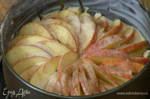 Вариант 1: Классический слоеный яблочный пирог из домашнего бездрожжевого теста
