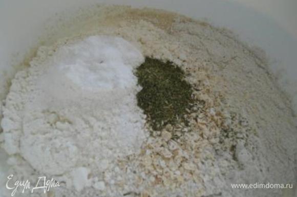 Теперь добавим соль, соду (ложка чайная без горки), белую муку, укроп и семена льна.