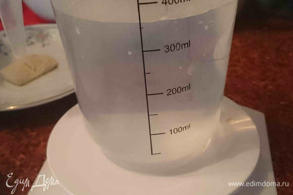 У Бертине вода взвешивается, поэтому я для наглядности хочу показать, что 350 грамм воды у меня оказались не равны 350 мл.
