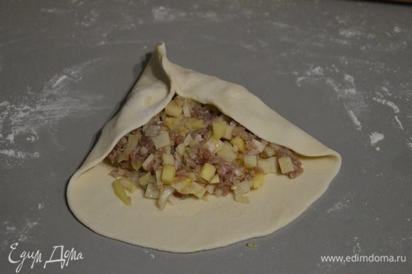 Треугольники из лаваша с мясом на сковороде - рецепт с фото