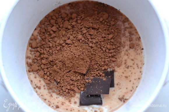 Добавить какао-порошок. Размешать до однородности.