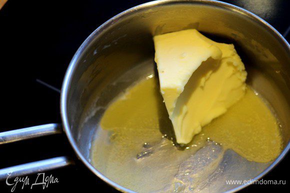 Для приготовления соуса необходимо растопить 40 г сливочного масла.