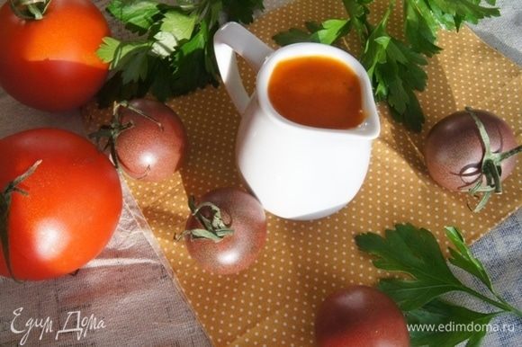 На фото у меня маленькие помидорки блэк-черри, очень вкусные ))
