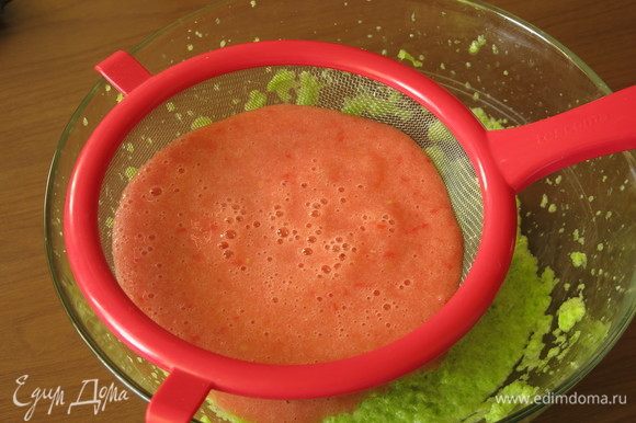Перетираем томаты к перцу.
