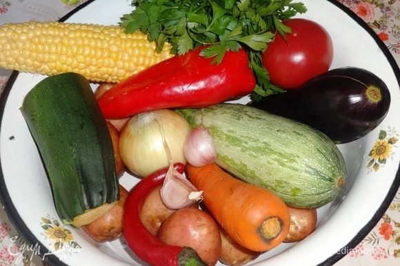 Подготовить необходимые овощи для приготовления рагу.
