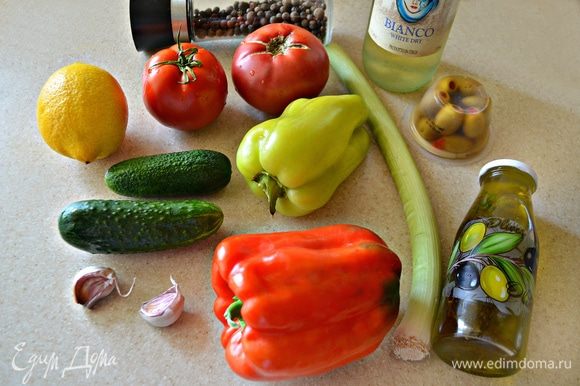 Приготовьте все необходимые продукты, помойте овощи.