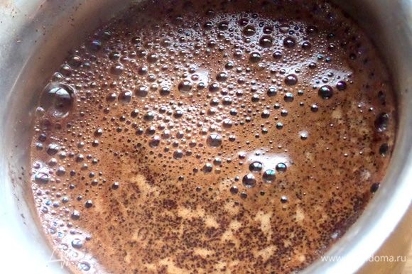 Сварить кофе в турке, в кофемашине или просто заварить в кружке.