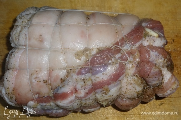 Как приготовить Вкусная свинина подчеревок запеченный с луком в духовке рецепт пошагово