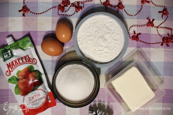 Для приготовления печенья подготовим необходимые ингредиенты: масло, сахар, яйца, муку, джем ТМ «Махеевъ», разрыхлитель, соль.