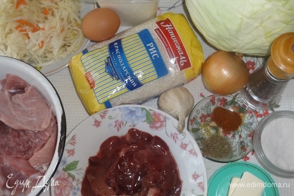 Подготовить продукты, необходимые для приготовления голубцов по-венгерски.