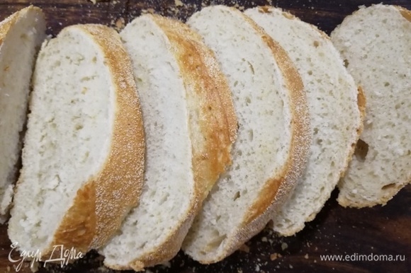 Хлеб нарежем ломтиками толщиной в 1 см.