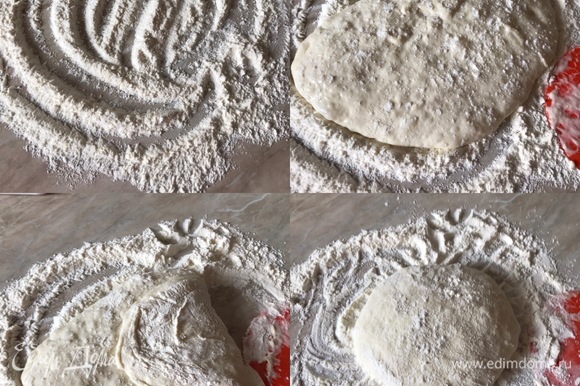 Рабочую поверхность хорошо посыпать мукой, переложить тесто, сложить его методом Stretch &amp; Fold и подкатать в шар. Кто печет хлеб дома, знает этот метод. Накрыть тесто и дать ему полежать 10 минут.