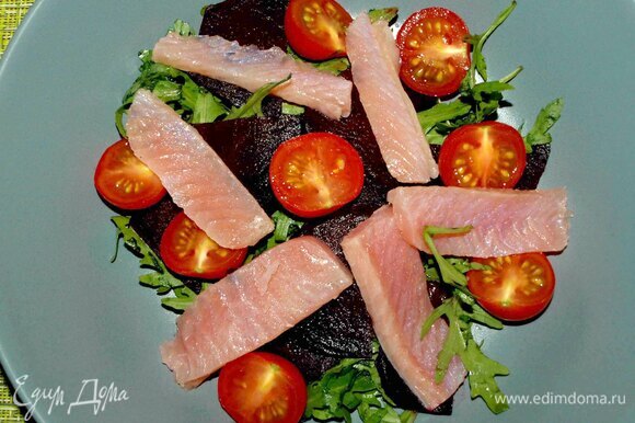 Свежий салат с соленой рыбой, рецепт приготовления