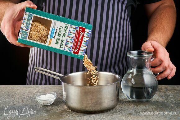 Смесь «Гликоген» ТМ «Националь»: бурый рис, полба, семена льна отварите по инструкции, указанной на упаковке.
