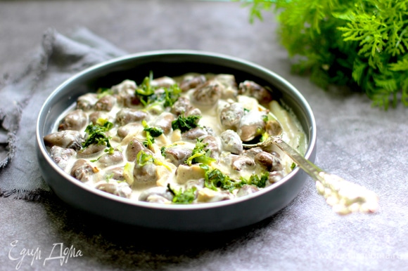 Салат с куриными сердечками, грибами, огурцами и сыром рецепт с фото пошагово