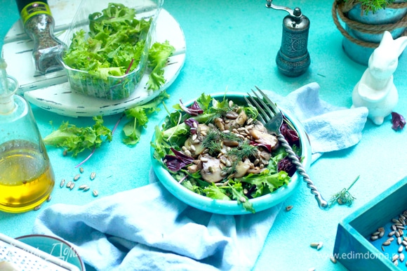 Салат из мангольда с шампиньонами и грецкими орехами - пошаговый рецепт приготовления с фото