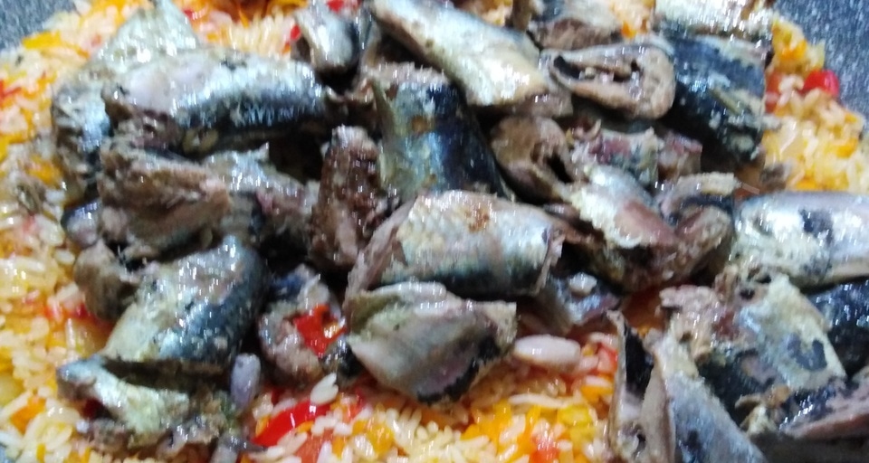Сардины с рисом и овощами — Пошаговый рецепт приготовления с фото 2025 ...