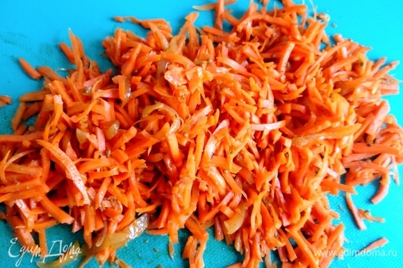 Перед этим я морковку немного нарезала. Рецепт тут: https://www.edimdoma.ru/retsepty/152017-morkov-po-koreyski.