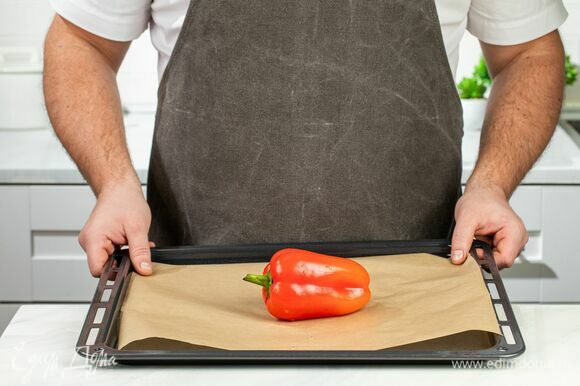 Болгарский перец отправьте в духовку, разогретую до 180°С, на 40 минут.