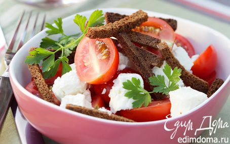 Рецепт Салат с томатами, брынзой и гренками