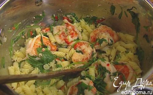Рецепт Макароны с креветками и руколой