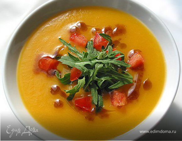 Тыквенный суп с помидорами и чесноком