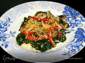 Теплый салат из вешенок и шпината в тайском стиле