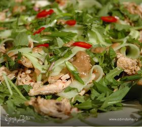 Салат с индейкой и руколой