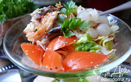 Рецепт Пикантный салат с рыбой