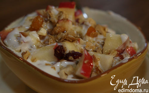 Рецепт Гранола с йогуртом, ягодами и кленовым сиропом