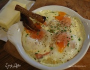Запеченные яйца с семгой и шнитт-луком
