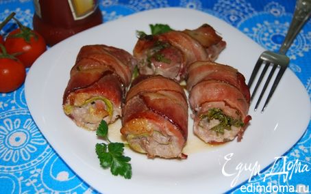 Рецепт Рулетики из свинины с кабачками и зеленью в беконе