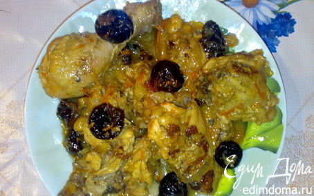 Рецепт Тушеный цыпленок с черносливом в сметанном соусе