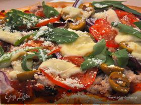 Пицца с тунцом и луком (Pizza con Tonno e Cipolle).
