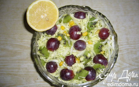 Рецепт Салат с киви и виноградом