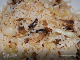 Китайский гарнир – жареный рис с грибами и сладким перцем