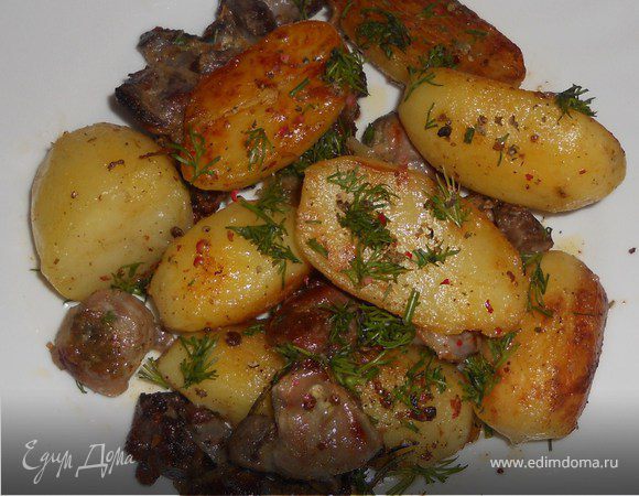 Тушеный картофель с куриными желудками и специями
