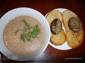 Грибной суп-крем с сырными гренками, с грибами и сыром