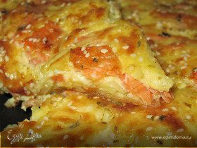 Пирог с семгой, сыром, картофелем и кунжутом (эксперимент №2)