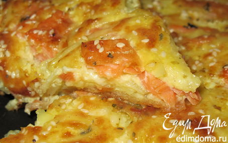 Рецепт Пирог с семгой, сыром, картофелем и кунжутом (эксперимент №2)