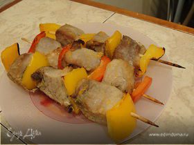 Мини-шашлычки из свинины с перцем