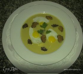 Крем суп с трюфелями и перепелиными яйцами (Leek soup with quail's eggs and truffles)