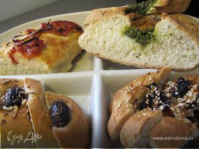 Хлебный сэт: багет с пармезаном, зеленью и орегано, с томатами, с оливками и тмином, с черносливом, курагой, кунжутом и медом