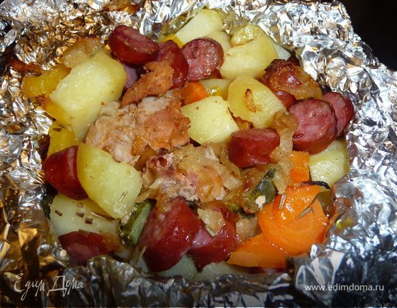 Мясо с картошкой в фольге в духовке - рецепт с фото пошагово