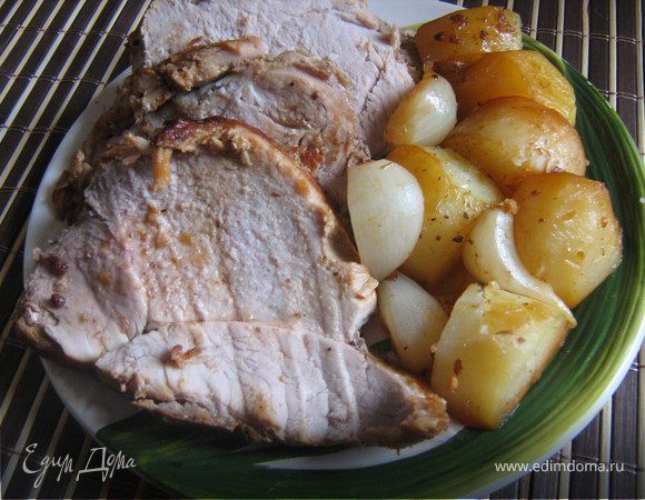 Свиная грудинка, запеченная в духовке с картошкой