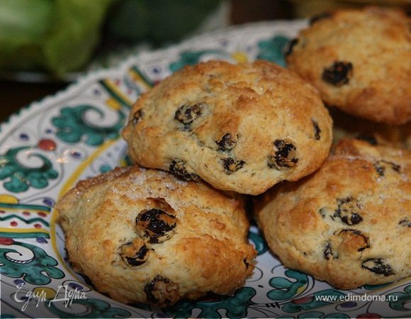 Сливочные булочки с изюмом и корицей