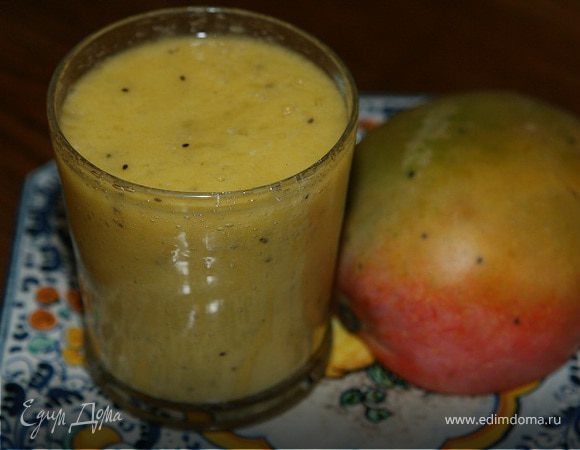 Коктейль из ананаса, манго и киви