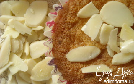 Рецепт Необычные кексы с кокосовой стружкой и миндальными лепестками