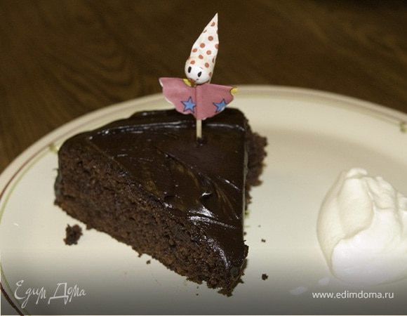 Бисквитный торт с суфле под шоколадной глазурью