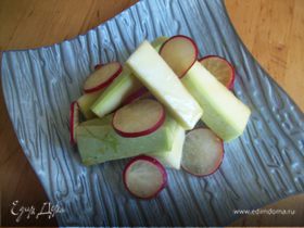 Легкий кабачково - редисочный салат